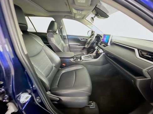 Used 2023 Toyota RAV4 XLE Premium image 31