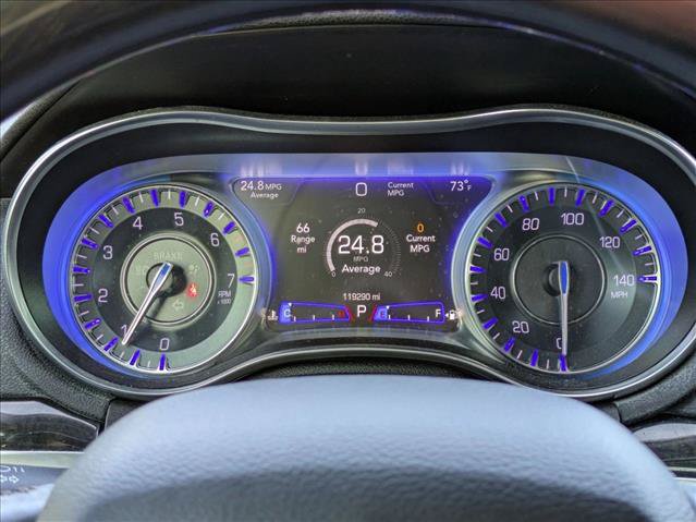 Used 2019 Chrysler 300 Limited RWD image 5
