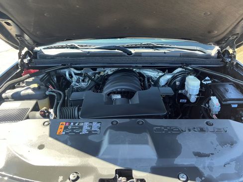 Used 2017 Chevrolet Suburban LT image 28