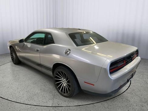 Used 2016 Dodge Challenger SXT image 6