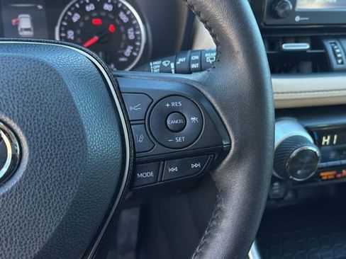 Used 2021 Toyota RAV4 XLE Premium image 24