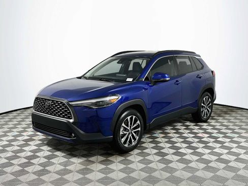 Used 2022 Toyota Corolla Cross XLE w/ Convenience Package FWD image 3