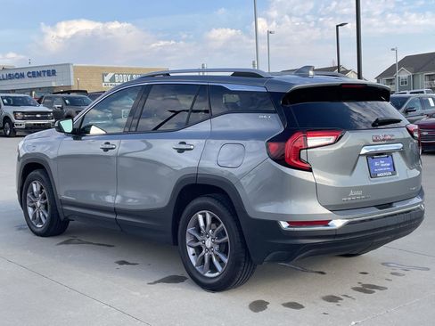 Used 2023 GMC Terrain SLT image 9