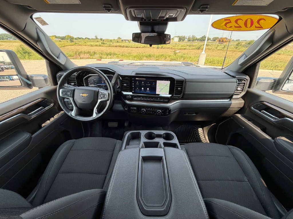 Used 2025 Chevrolet Silverado 2500 LT w/ Convenience Package AWD/4WD image 28