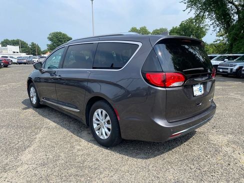 Used 2019 Chrysler Pacifica Touring-L FWD image 8