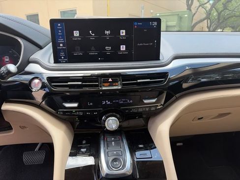 Used 2025 Acura MDX SH-AWD w/ Technology Package image 14