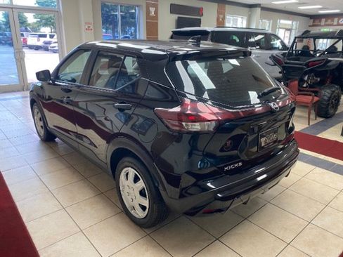 Used 2022 Nissan Kicks S FWD image 3