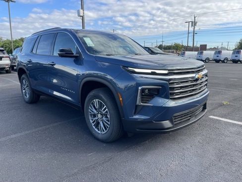 New 2026 Chevrolet Traverse LT w/ Driver Confidence Package image 1