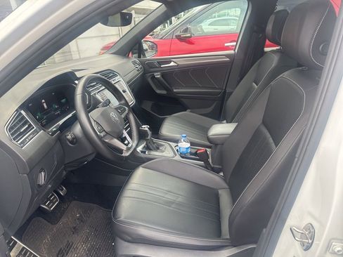 Used 2023 Volkswagen Tiguan SE R-Line image 3