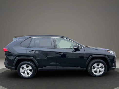 Used 2020 Toyota RAV4 XLE w/ XLE Grade Weather Package image 4