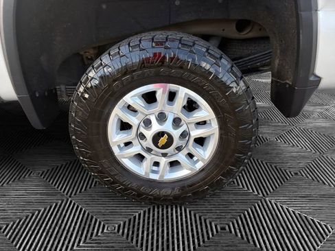 Used 2022 Chevrolet Silverado 2500 LT w/ Convenience Package AWD/4WD image 14