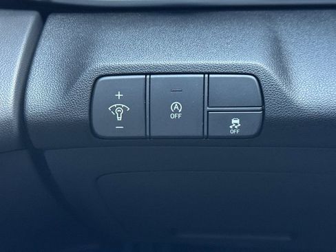 Used 2024 Hyundai Elantra SE image 29