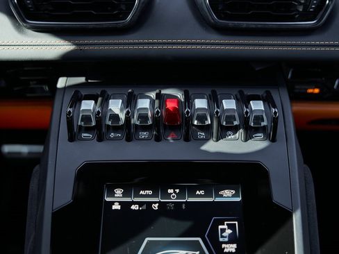 Used 2020 Lamborghini Huracan EVO image 62