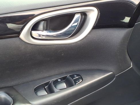 Used 2019 Nissan Sentra SV image 4