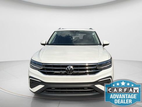 Certified 2023 Volkswagen Tiguan SE w/ Panoramic Sunroof Package FWD image 2