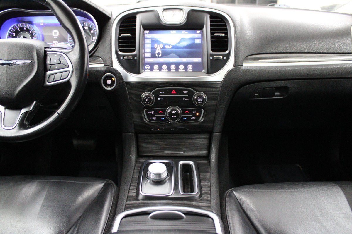 Used 2021 Chrysler 300 Touring L RWD image 21