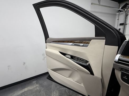 Used 2025 Cadillac Escalade ESV Sport Platinum image 29