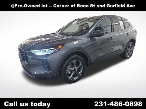 Used 2025 Ford Escape ST-Line Select AWD/4WD image 2
