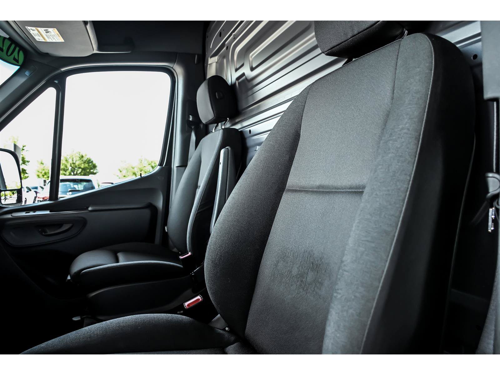 Used 2025 Mercedes-Benz Sprinter 3500 image 9