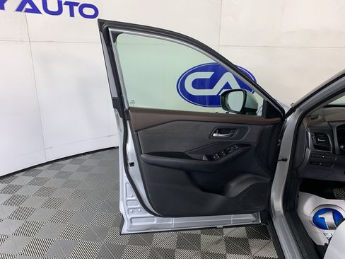 Used 2023 Nissan Rogue SV FWD image 14