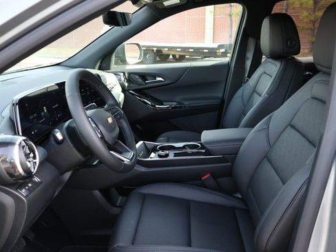 New 2026 Chevrolet Equinox LT w/ Convenience Package II image 9