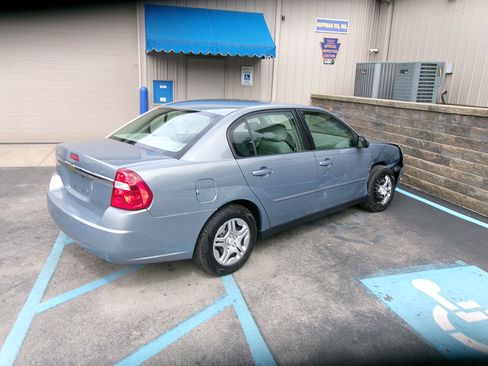 Used 2007 Chevrolet Malibu LS image 2