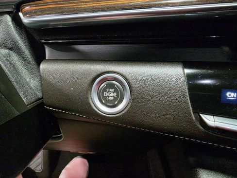 Used 2022 Cadillac Escalade ESV Luxury AWD/4WD image 35