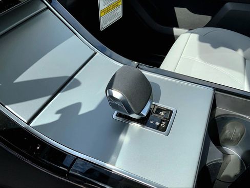 New 2025 Land Rover Range Rover Velar S image 8