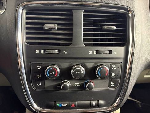 Used 2013 Dodge Grand Caravan SE image 12