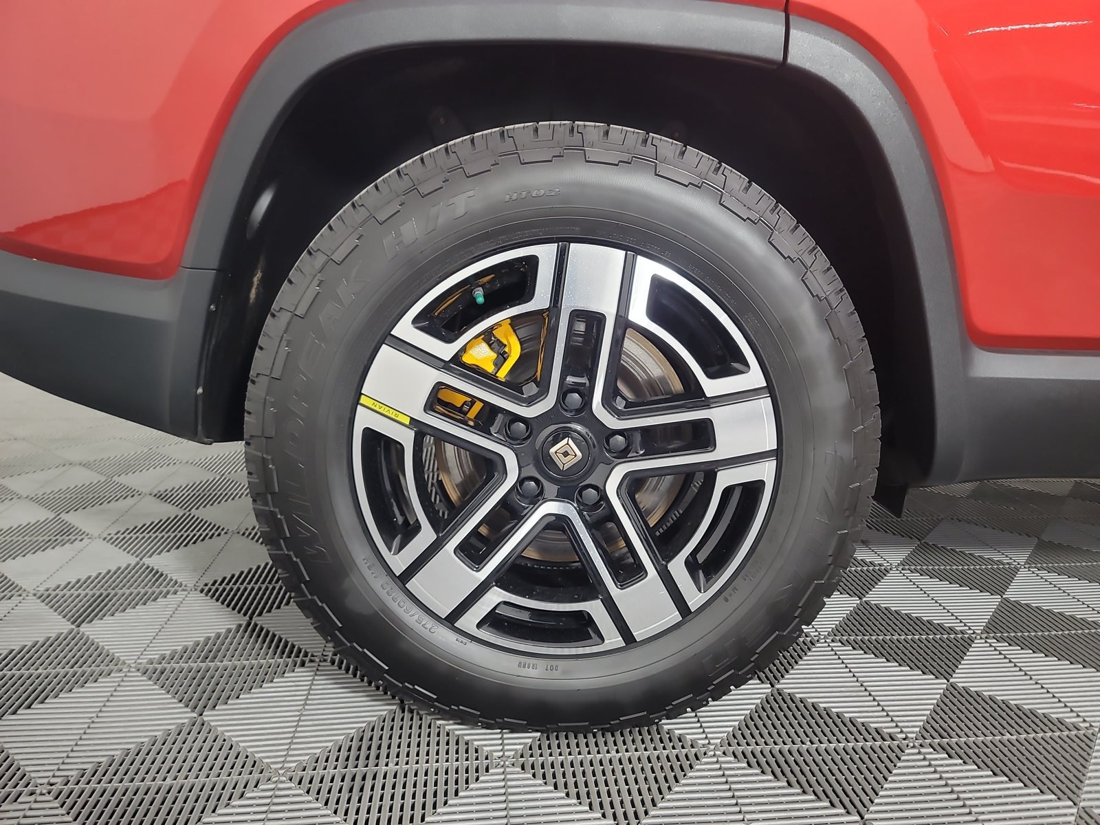 Used 2023 Rivian R1S Launch Edition Quad AWD/4WD image 12