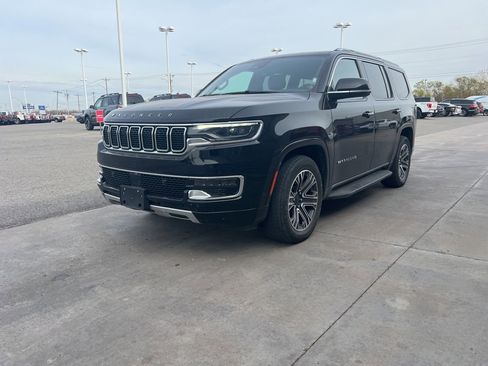 Used 2024 Jeep Wagoneer Series II w/ Flexible Seating Group image 1