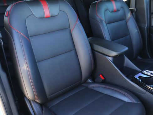 Used 2024 Chevrolet Trax RS w/ Sunroof Package image 19