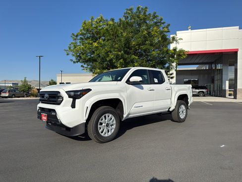 New 2025 Toyota Tacoma SR5 image 5