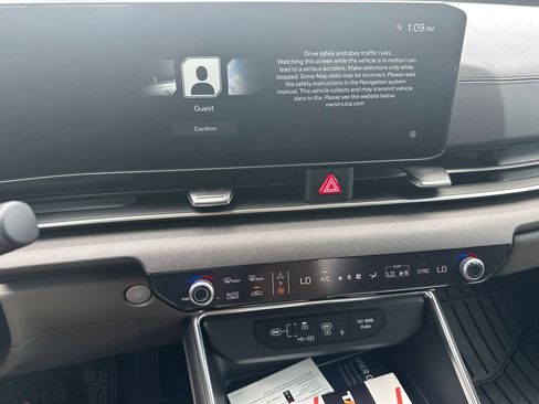 New 2026 Kia Carnival EX FWD image 30