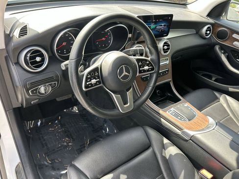 Used 2020 Mercedes-Benz GLC 300 image 2