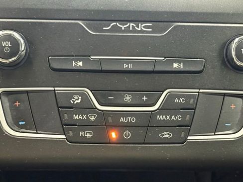 Used 2020 Ford Fusion SE image 24