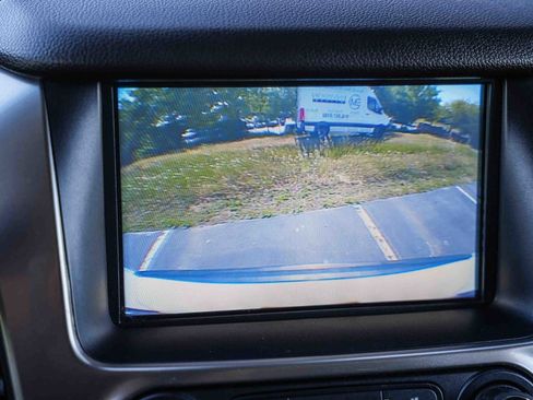 Used 2020 Chevrolet Suburban LT image 25