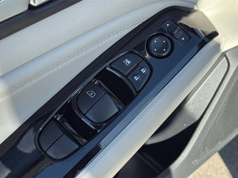 Used 2023 Nissan Altima 2.5 SV w/ SV Premium Package image 11