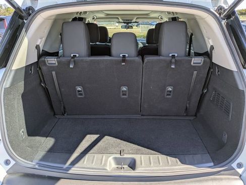 Used 2024 Nissan Pathfinder SV w/ SV Premium Package image 13