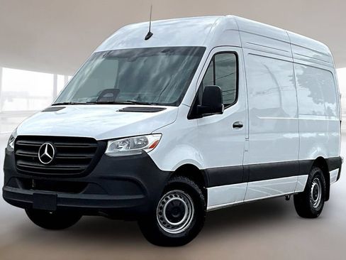 Used 2025 Mercedes-Benz Sprinter 2500 image 3