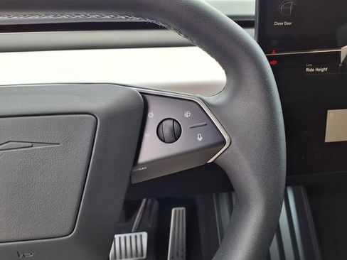 Used 2024 Tesla Cybertruck AWD Crew Cab image 19