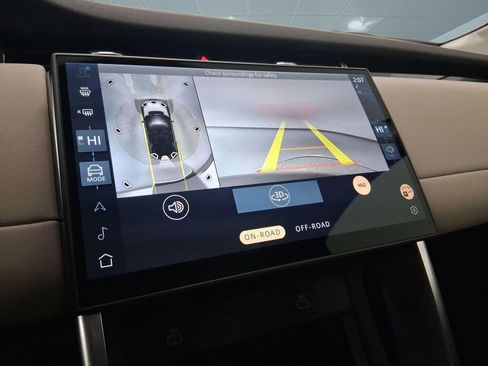 Used 2025 Land Rover Discovery Sport S image 25