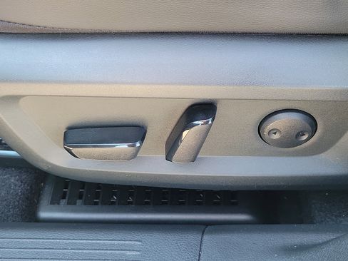 Used 2023 Nissan Rogue SL w/ SL Premium Package image 15