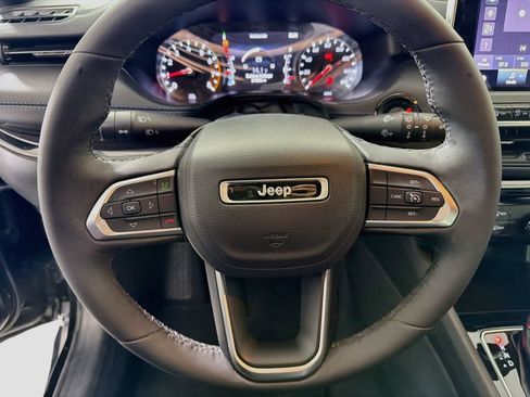 Used 2025 Jeep Compass Latitude w/ Altitude Special Edition AWD/4WD image 13