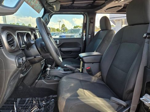 Used 2019 Jeep Wrangler Sport AWD/4WD image 9