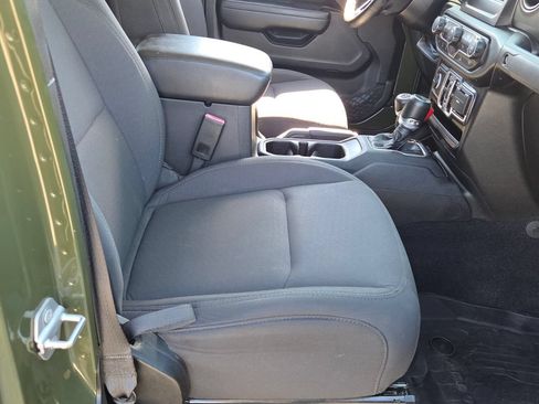 Used 2022 Jeep Gladiator Sport AWD/4WD image 15