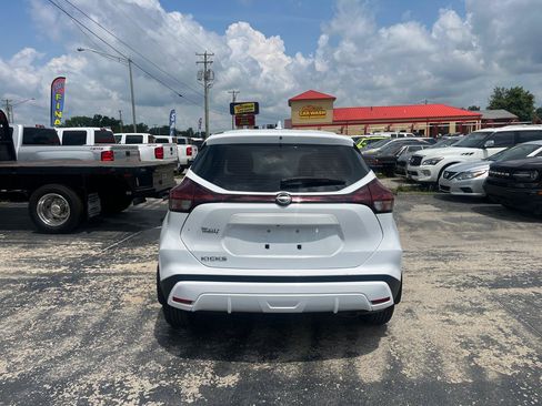 Used 2022 Nissan Kicks S FWD image 4