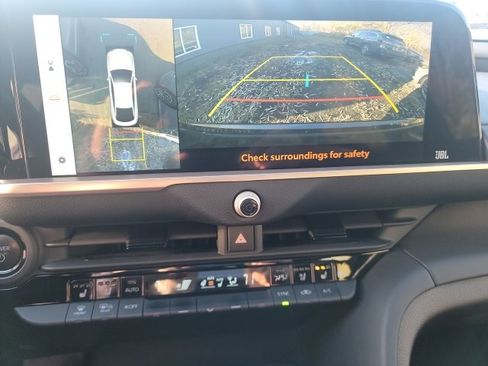 Used 2023 Toyota Crown Limited image 9