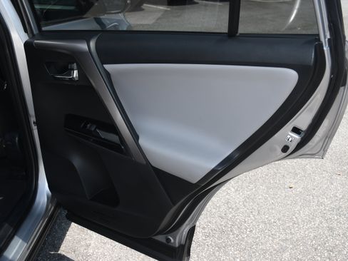 Used 2018 Toyota RAV4 Limited FWD image 20