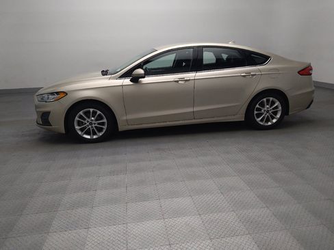 Used 2019 Ford Fusion SE FWD image 2